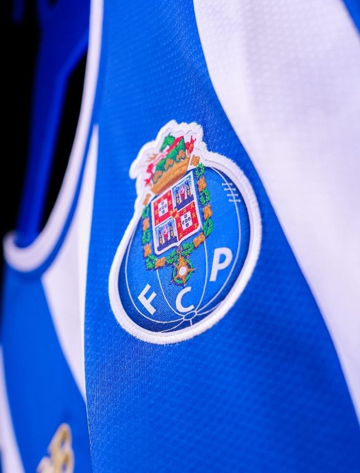 Eles bem tentaram e jogaram mesmo todas as cartadas que poderam contra nós. Um roubo monumental que fez lembrar 2021/22, curiosamente, ambos em Braga. Pode ser um bom presságio! ACREDITA, FUTEBOL CLUBE DO PORTO! 💙💪🏻

EU QUERO O PORTO CAMPEÃO! 🎶