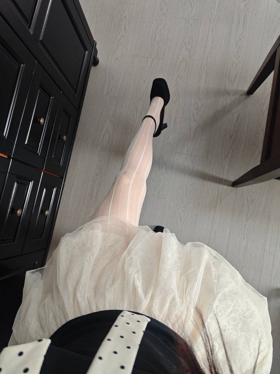 严老师不严 tweet media