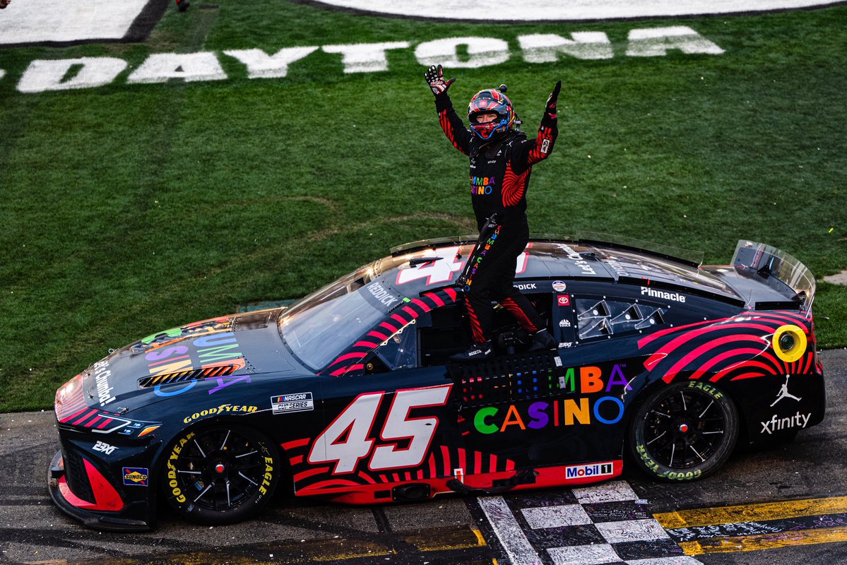 DennyDeliversYT 📦 tweet media