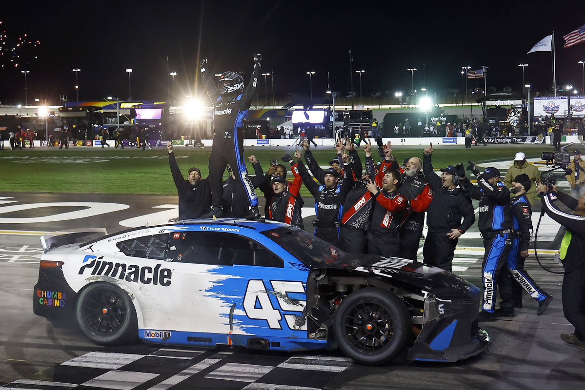 DennyDeliversYT 📦 tweet media