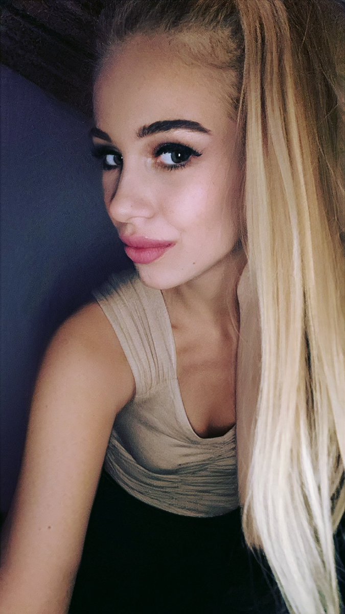 Nela_Decker tweet media