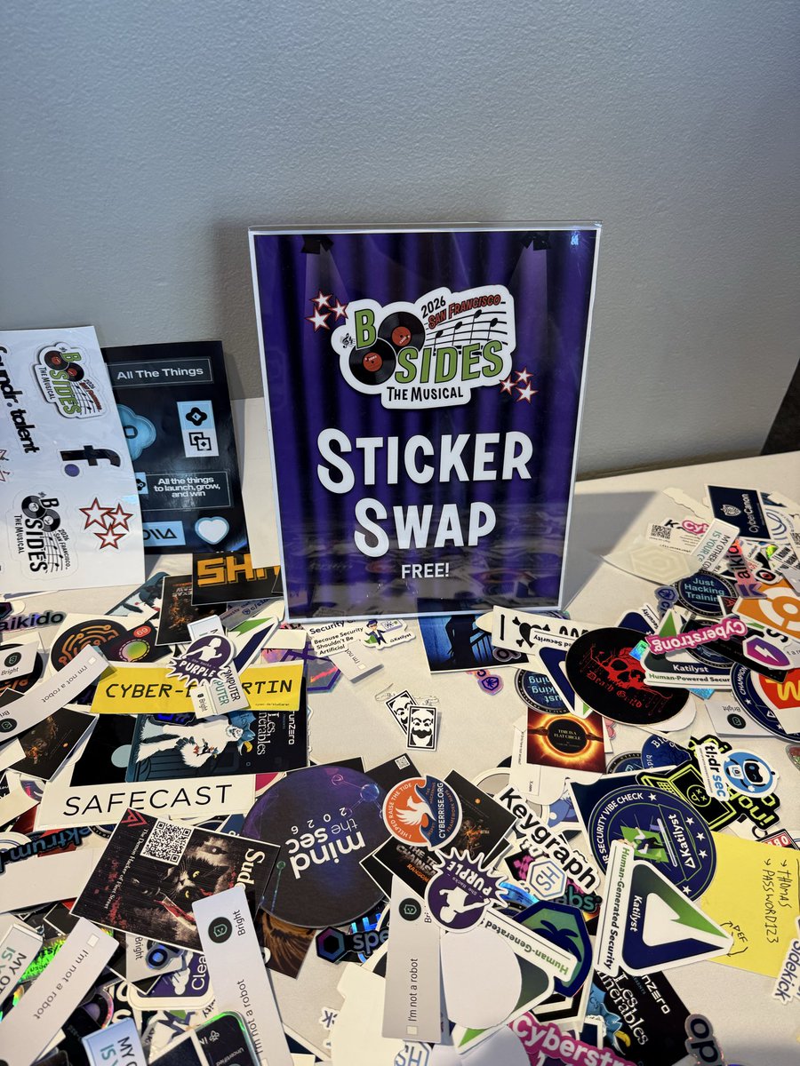 Goldielokx tweet media