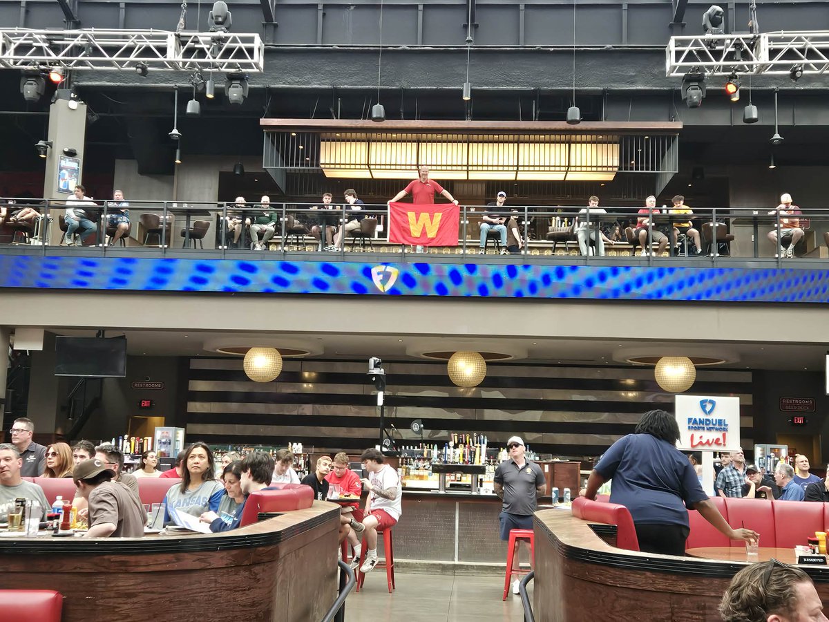 ChadSettle's tweet photo. Fly the W 

#Cyclones https://t.co/2sZQEKyGUT