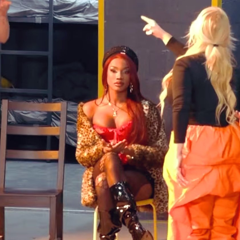 paula 🍒 tweet media