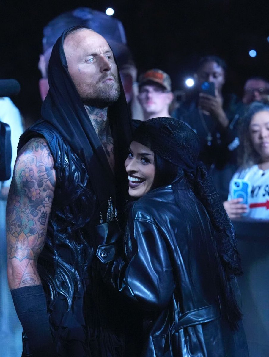 Queen Zelina ☼ NOT @ZelinaVegaWWE tweet media