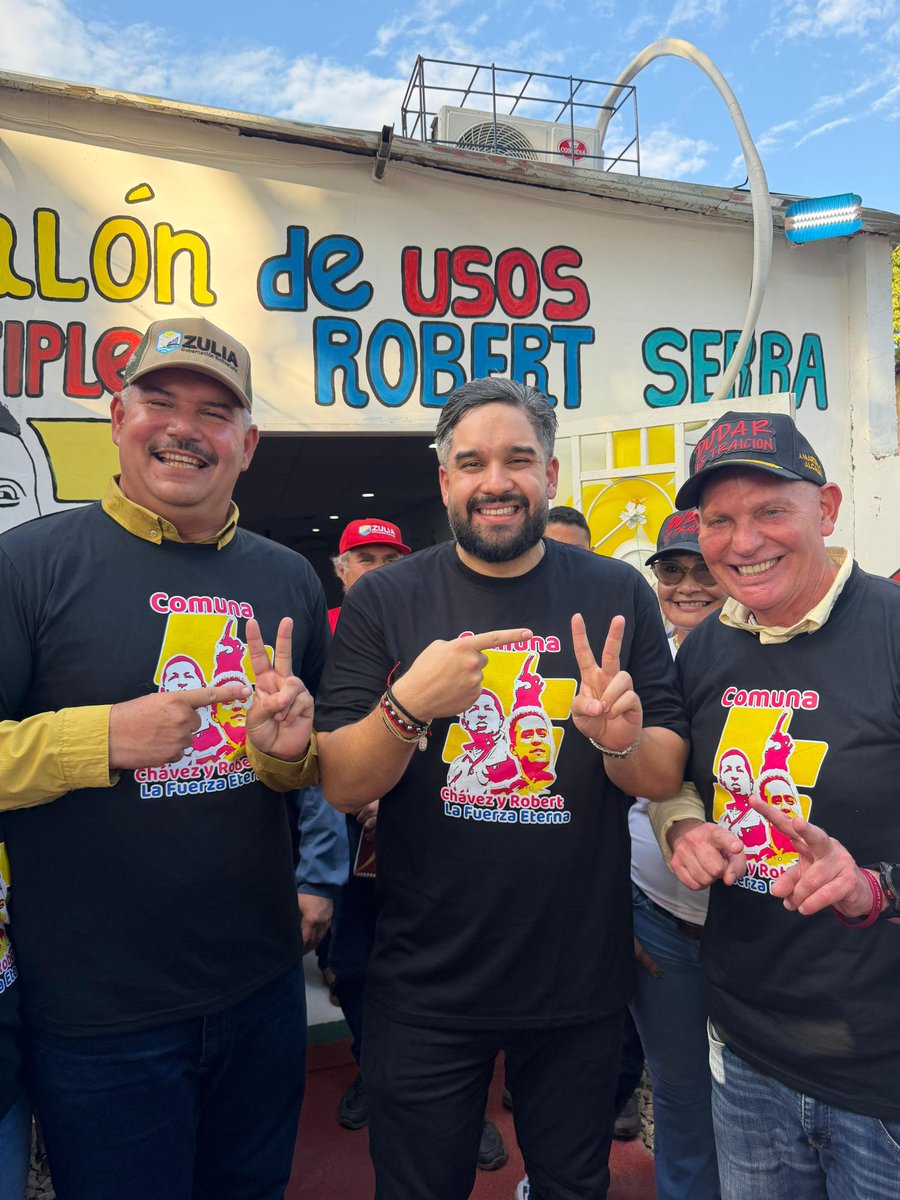ysigoaca's tweet photo. El Alcalde @gcdimartino, junto al Gob. @LuisCalderaPsuv y el Dip. @nicmaduroguerra, inauguró la Sala de Autogobierno Carmelo Urdaneta 1 en Venancio Pulgar.
​"Aquí está la expresión más genuina de nuestro Pdte. @NicolasMaduro", afirmó.
​#Maracaibo #ComunaONada #Zulia https://t.co/Ws56zMYbln