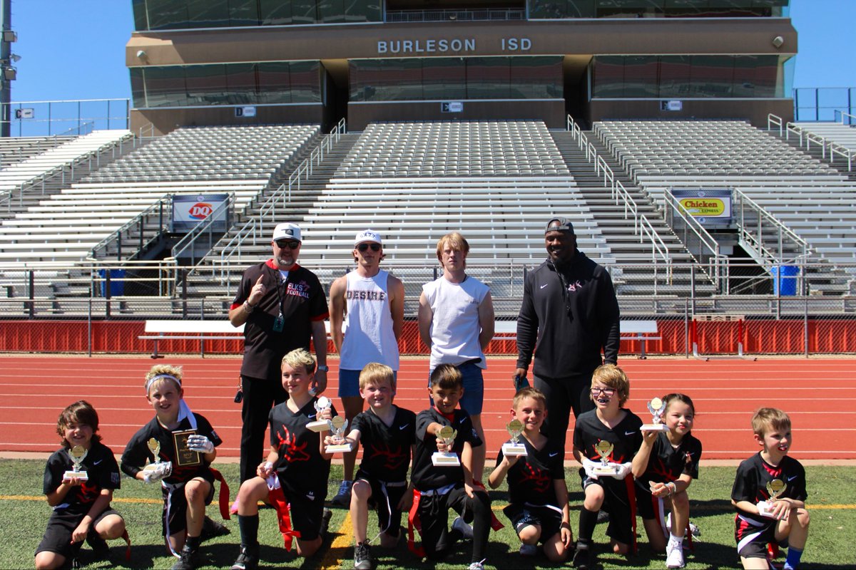 coy_watson1's tweet photo. Finished up the TTA flag football season with a Super Bowl dub! Blessed to mentor the younger generation of players, this makes me very excited for the future of the ELKS 🔴⚫️
@PTanner34 @BHS_FBrecruits https://t.co/REaCnf3yFl