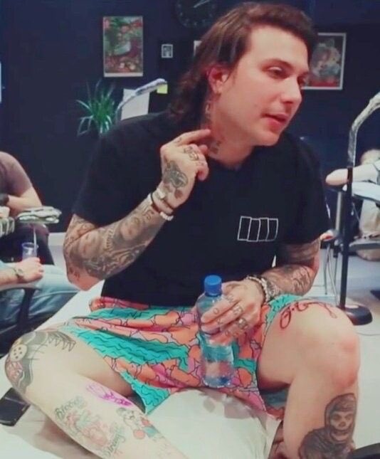 le 击 VIU O MCR tweet media