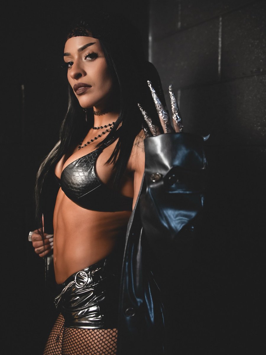 Queen Zelina ☼ NOT @ZelinaVegaWWE tweet media