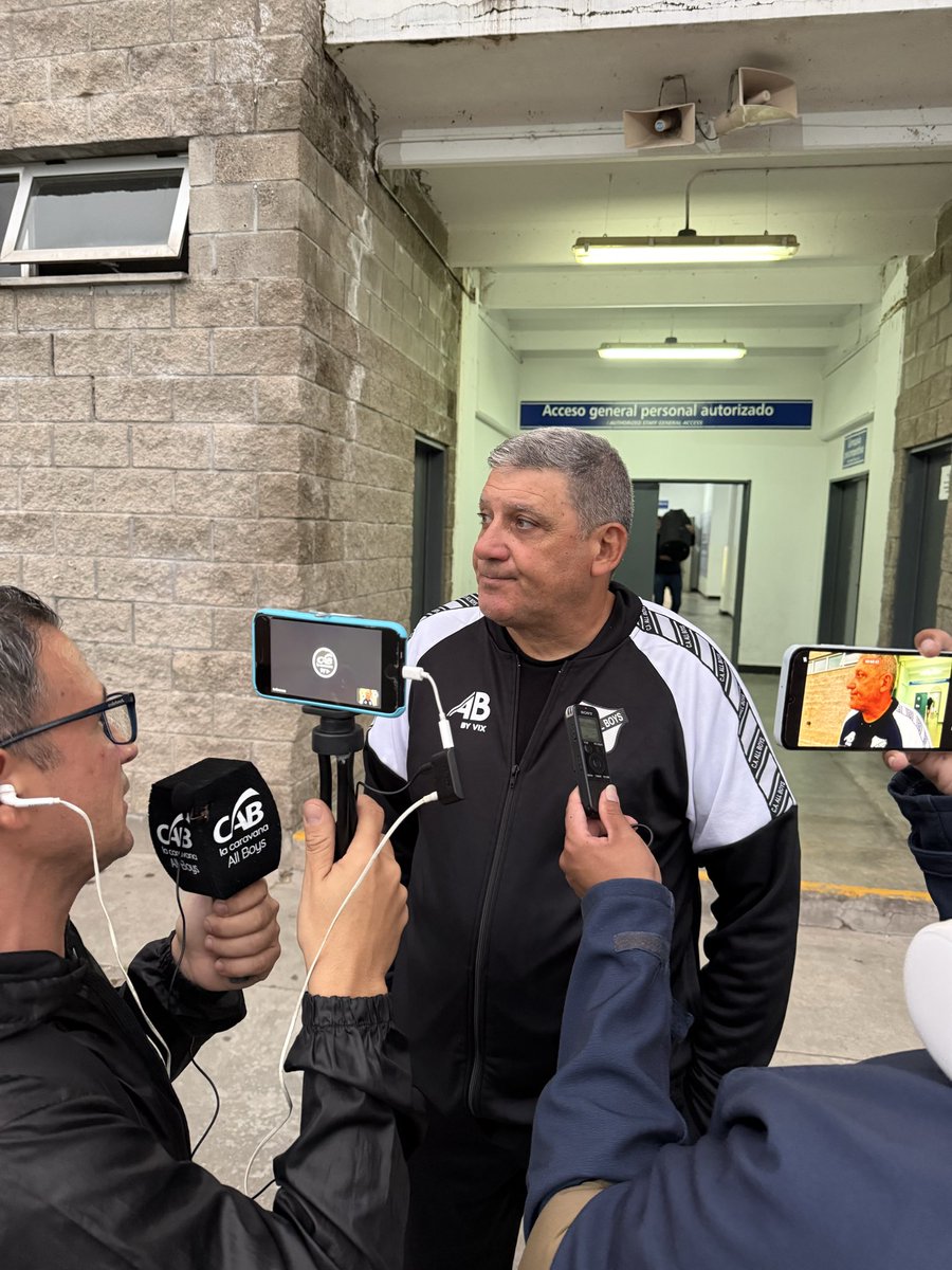 𝙇𝙚𝙖𝙣𝙙𝙧𝙤 𝙁𝙖𝙧𝙞𝙖𝙨 | 𝙋𝙚𝙧𝙞𝙤𝙙𝙞𝙨𝙩𝙖 tweet media