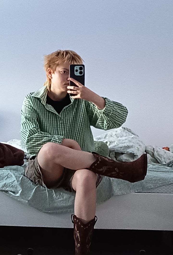 silly little lesbian ✶ tweet media