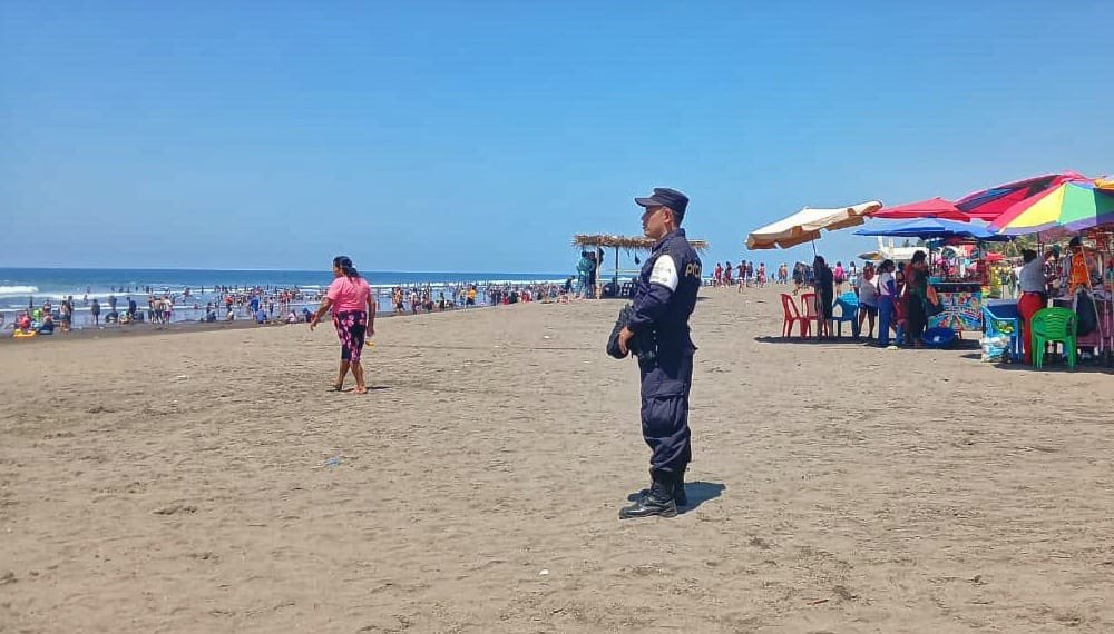 PNC El Salvador tweet media