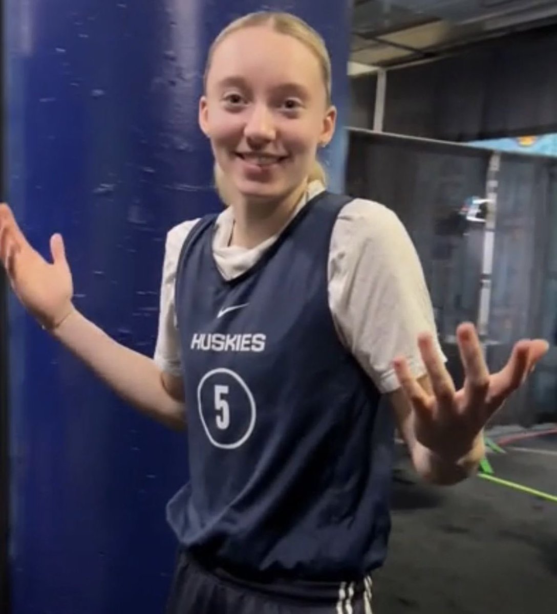 Marie🦋 tweet media