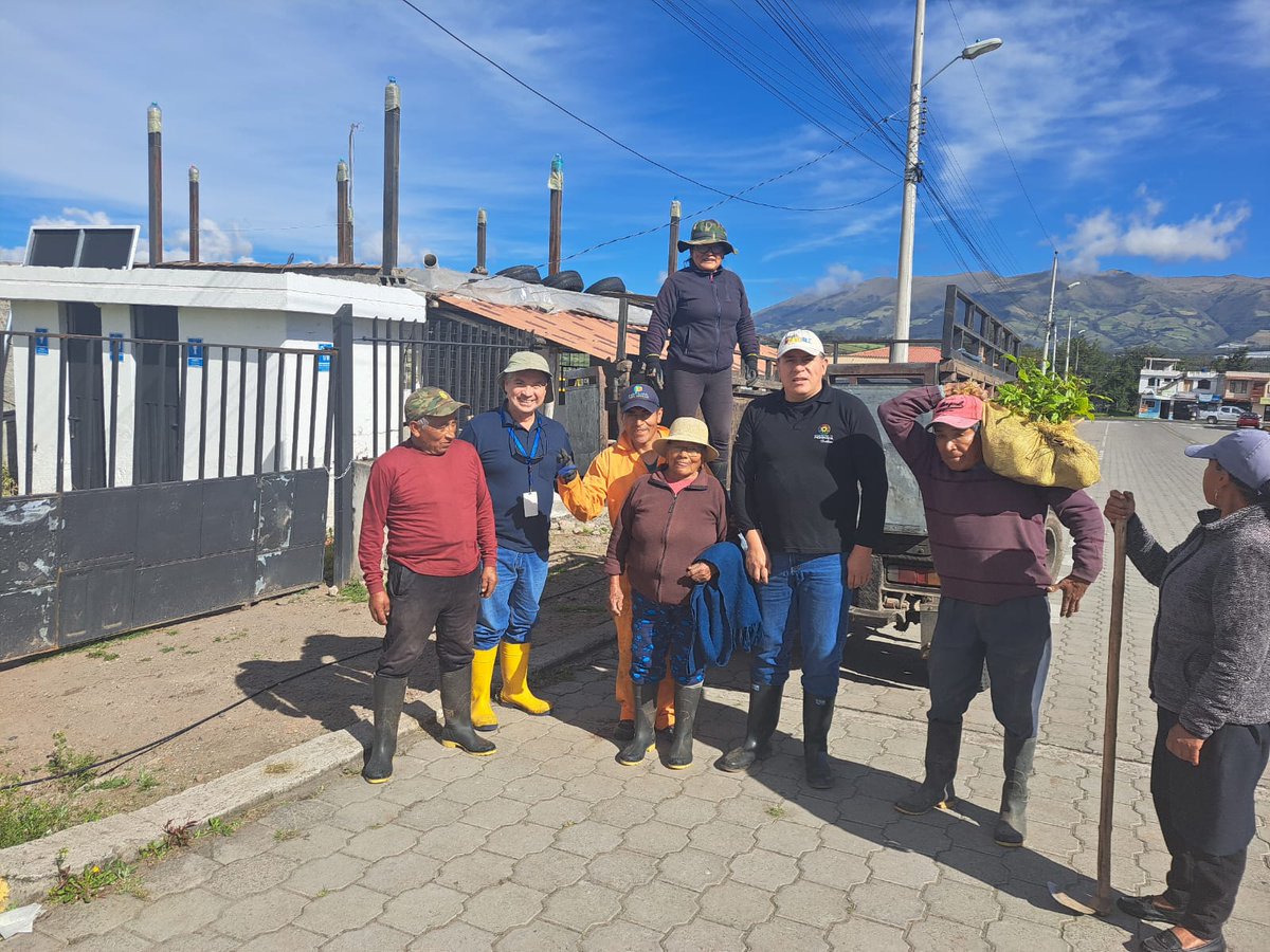 edyguerron's tweet photo. Reforestación en la Comuna Paquistancia, Cayambe. https://t.co/a5J4T9rma0