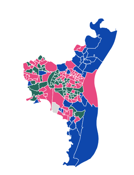 NovaLoquor's tweet photo. La carte des bureaux de vote à Strasbourg au second tours des municipales.
Trautmann a récupéré une grosse partie des quartiers ouest, l'Elsau, une partie de la Montagne verte, une partie de la plaine des Bouchers, le sud du Neudorf, le quartier du NHC, le Port du Rhin et même une grosse partie de la Neustadt qui vote d'habitude à droite ou au centre ! On le voit sur cette carte : les bureaux de vote des quartiers Contades, Conseil des XV et Orangerie ont mis Trautmann en tête. Incroyable ! Ce sont des bureaux qui auraient voté Vetter si les gens n'avaient pas eu autant peur que Barseghian repasse.