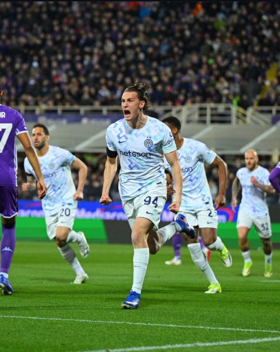 أمــيـر مـيــلانــو ⭐️⭐️ tweet media