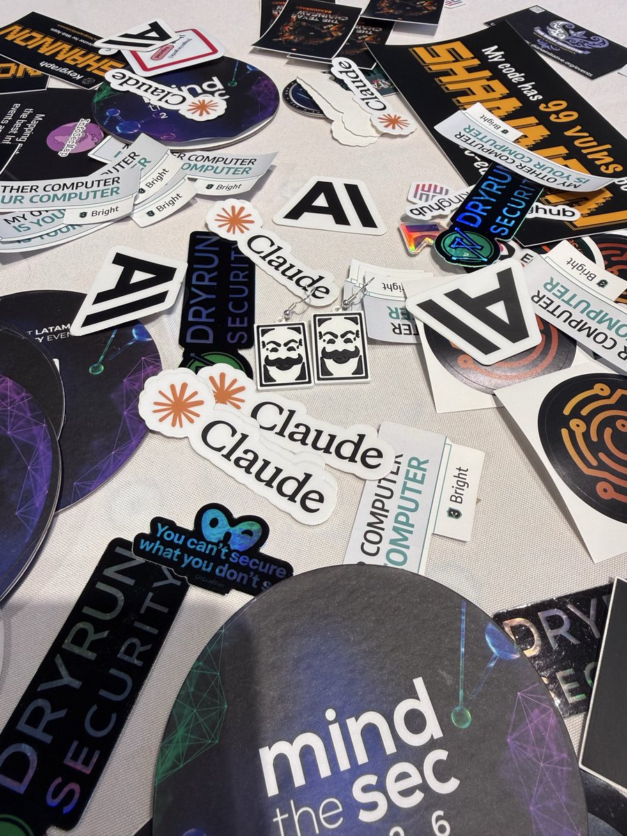 Goldielokx tweet media