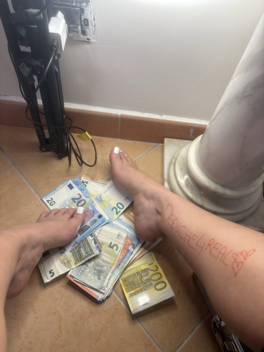 Dediche4real's tweet photo. Nuova domenica per chiudere la settimana al meglio
@DeaDafne una gran bomba sexy https://t.co/ifWY1xv7uV