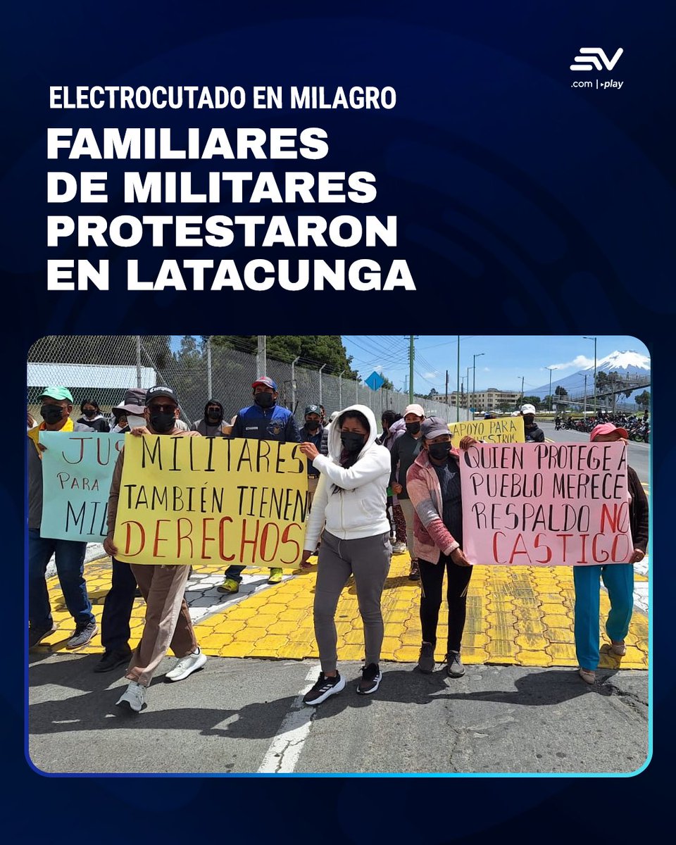 🔴 Unos 30 familiares de los siete militares procesados por la muerte de un hombre en Milagro, #Guayas, quien habría sido sometido a descargas eléctricas, protestaron la tarde de este 22 de marzo en los exteriores de un recinto del Ejército ecuatoriano, en el norte de Latacunga.