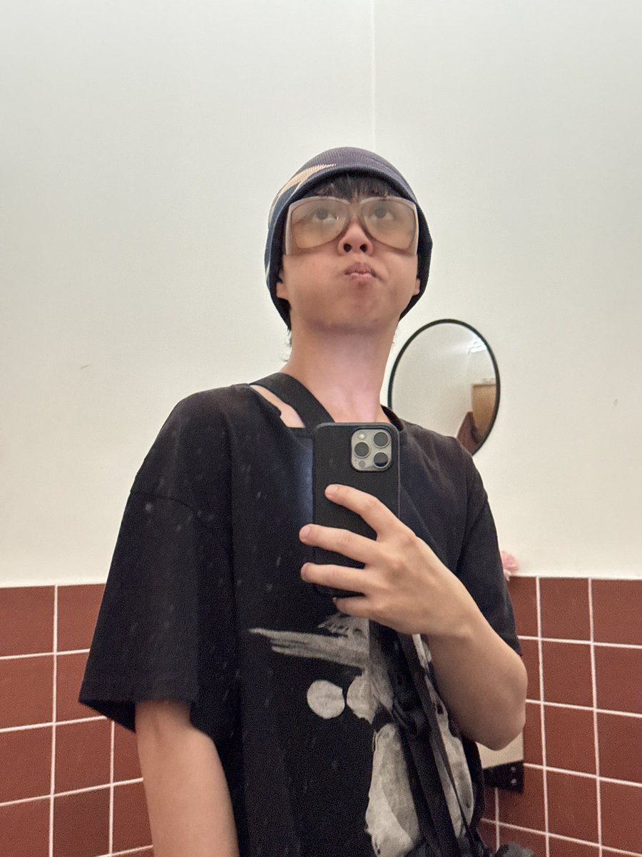 tanrieu's tweet photo. mouthwash in the restroom https://t.co/Eig3MlAVqj