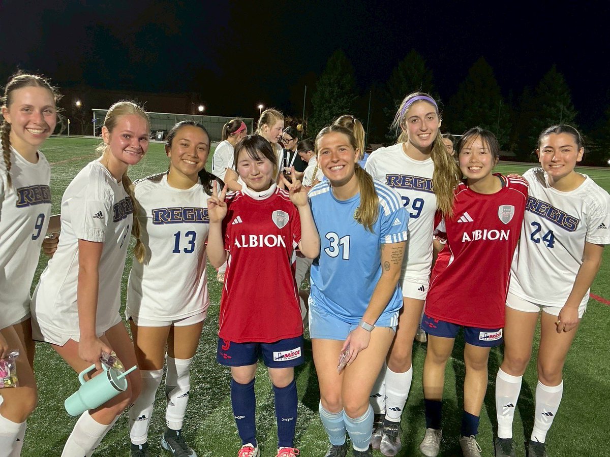 bridgesoccer's tweet photo. 30回目のブリッジ🇺🇸⚽️ツアー。今年は日本から4名！留学生やアメリカ人助っ人を借りて、試合も🏟️無事にやってまーす。　
���　vs Regis University 1-1 勝(みゆ)
🆚　vs MSU Denver 5−1
昨日、デンバーからガニソンに移動。
コロラドは異常気象か、30℃近い日☀️が続いています！
#women’ssoccer https://t.co/epTxD6FOrh