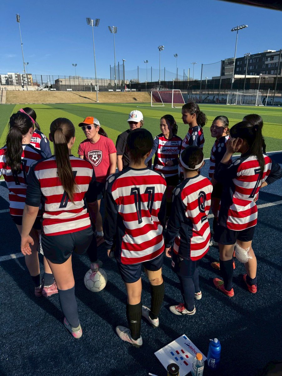 bridgesoccer's tweet photo. 30回目のブリッジ🇺🇸⚽️ツアー。今年は日本から4名！留学生やアメリカ人助っ人を借りて、試合も🏟️無事にやってまーす。　
���　vs Regis University 1-1 勝(みゆ)
🆚　vs MSU Denver 5−1
昨日、デンバーからガニソンに移動。
コロラドは異常気象か、30℃近い日☀️が続いています！
#women’ssoccer https://t.co/epTxD6FOrh