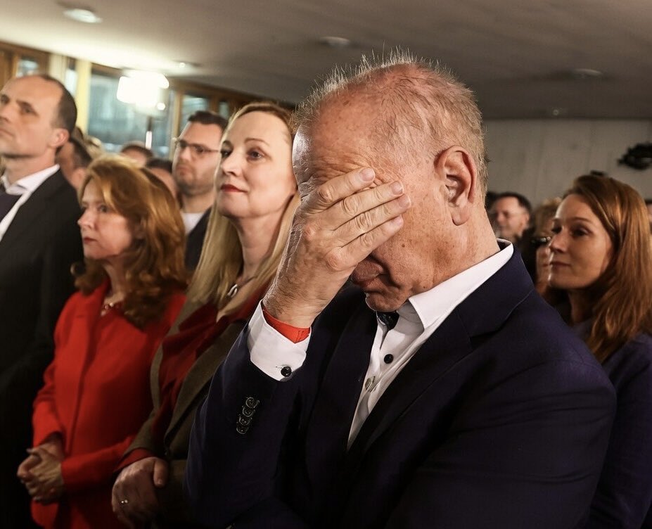 🇩🇪 | Los socialdemócratas alemanes pierden el gobierno de Renania-Palatinado tras 35 años. 

La Unión Cristianodemócrata (CDU) ha ganado los comicios en este estado con un 30,5% de los votos, el SPD obtiene un 26,5% y Alternativa para Alemania (AfD) un 20%, doblando resultados.