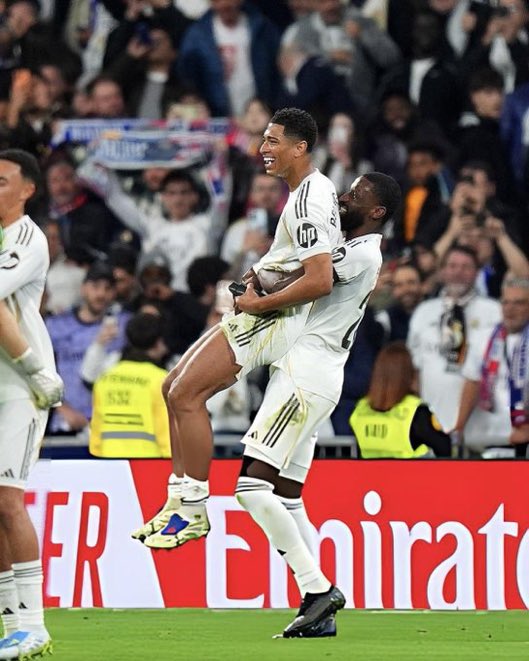 Twilight tweet media