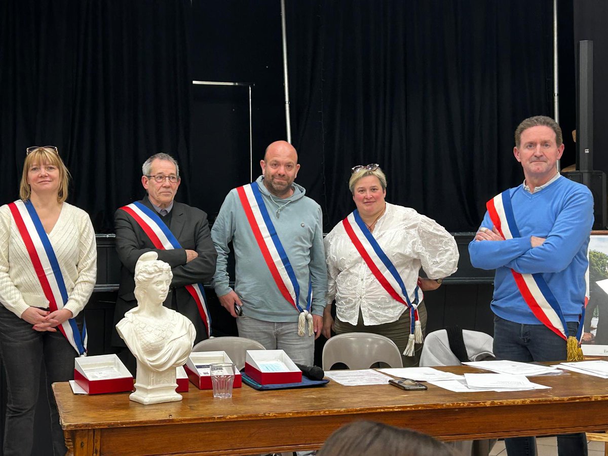 AFrehaut's tweet photo. A Villereau en Pays de Mormal. 
Vendredi 20 mars, à la salle du bocage pour l'élection du Maire et des Adjoints. 
- Maire : André FREHAUT 
- 1er Adjoint : Pierre-Marie FLAMAND
- 2ème Adjointe : Isabelle BAUGNEE 
- 3ème Adjoint : Emilien BRIATTE 
- 4ème Adjointe : Delphine JESQUY. https://t.co/4IRs7l0Lz7