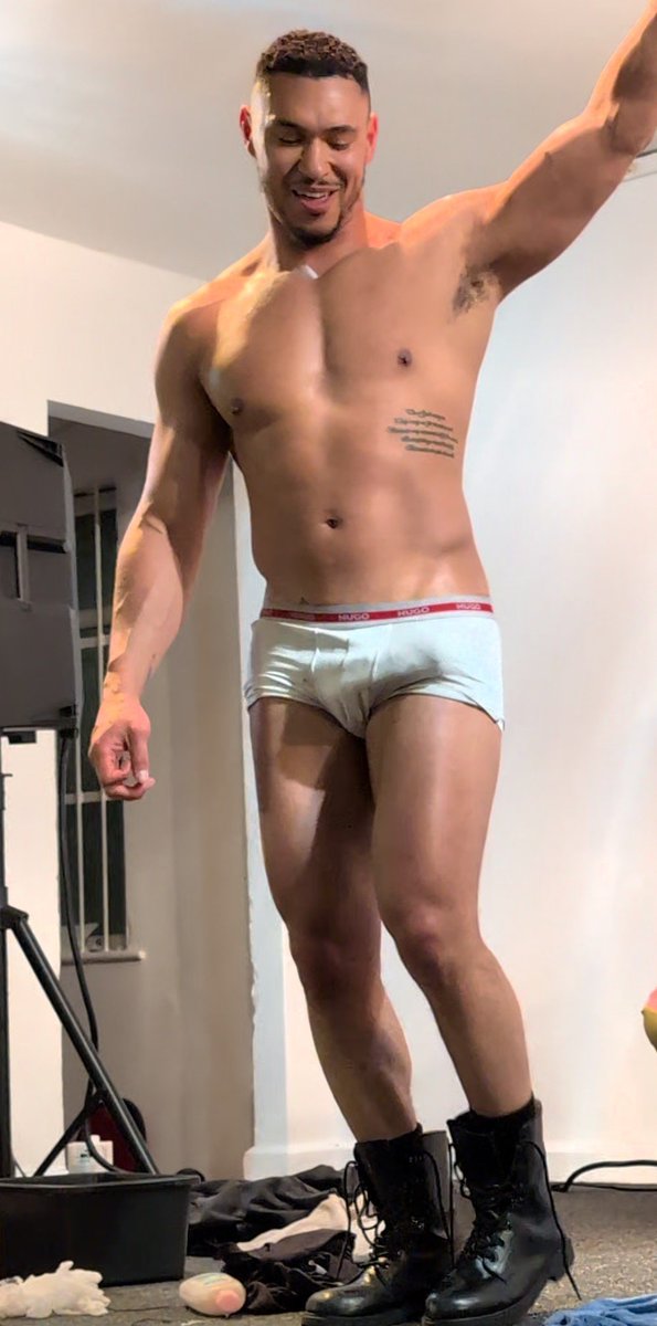 LadShots tweet media