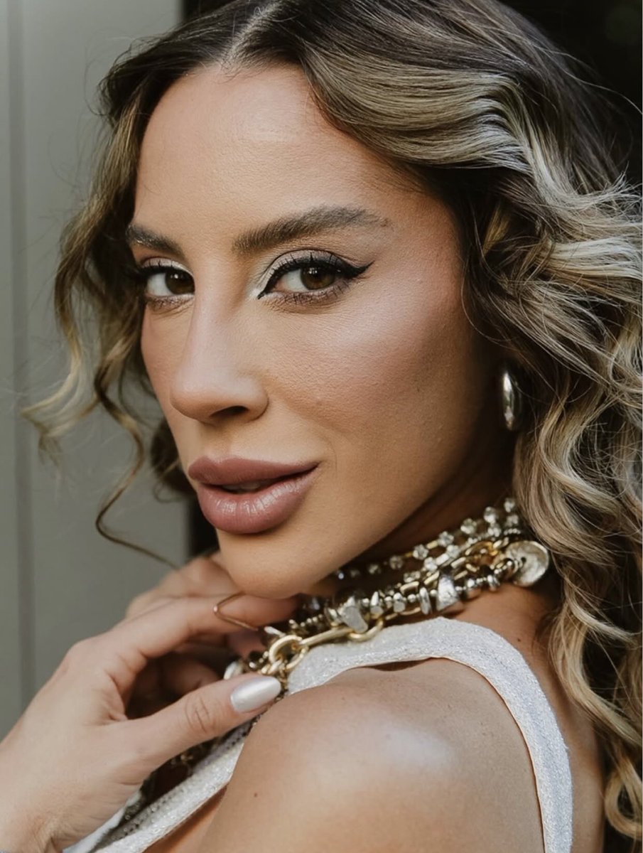 Support Renata Saldanha 🦢 tweet media