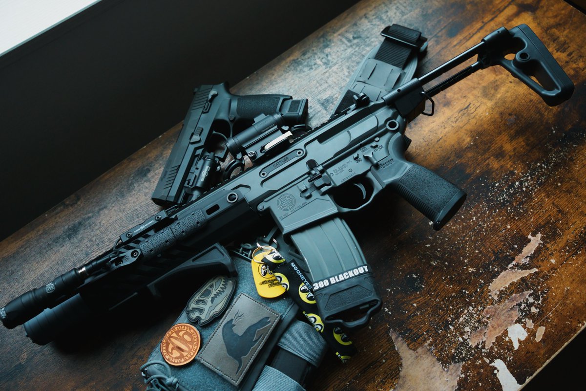 ベルン tweet media