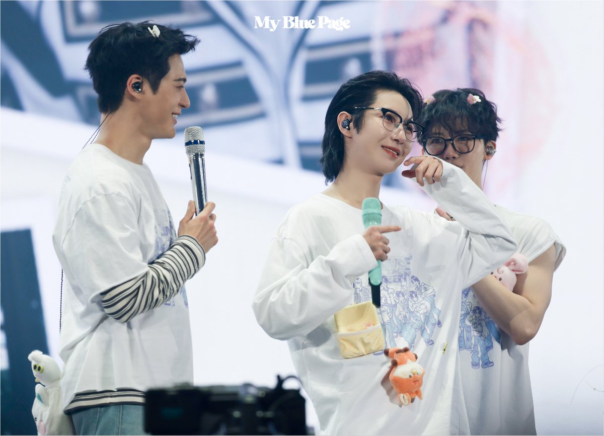 ᴍy ʙʟᴜᴇ ᴩᴀɢᴇ tweet media