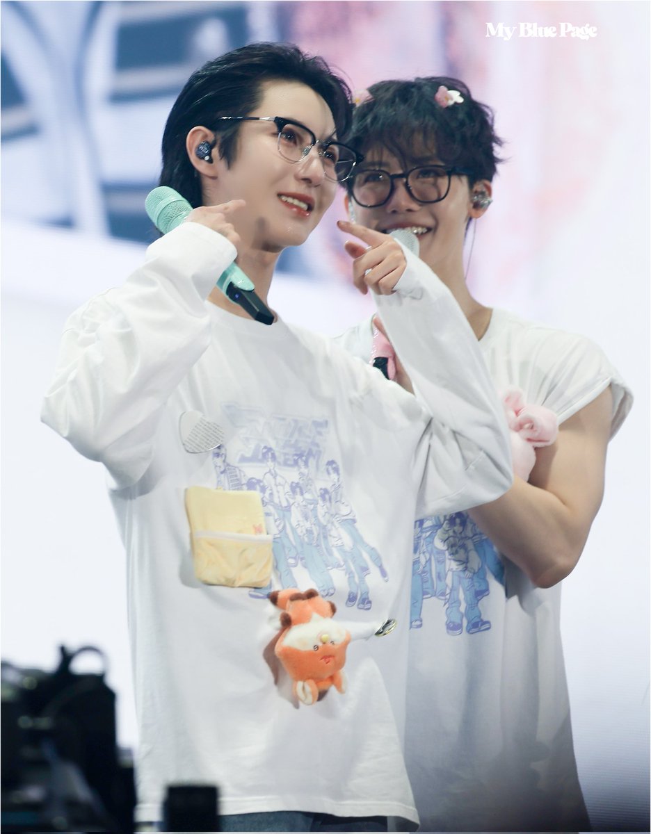 ᴍy ʙʟᴜᴇ ᴩᴀɢᴇ tweet media