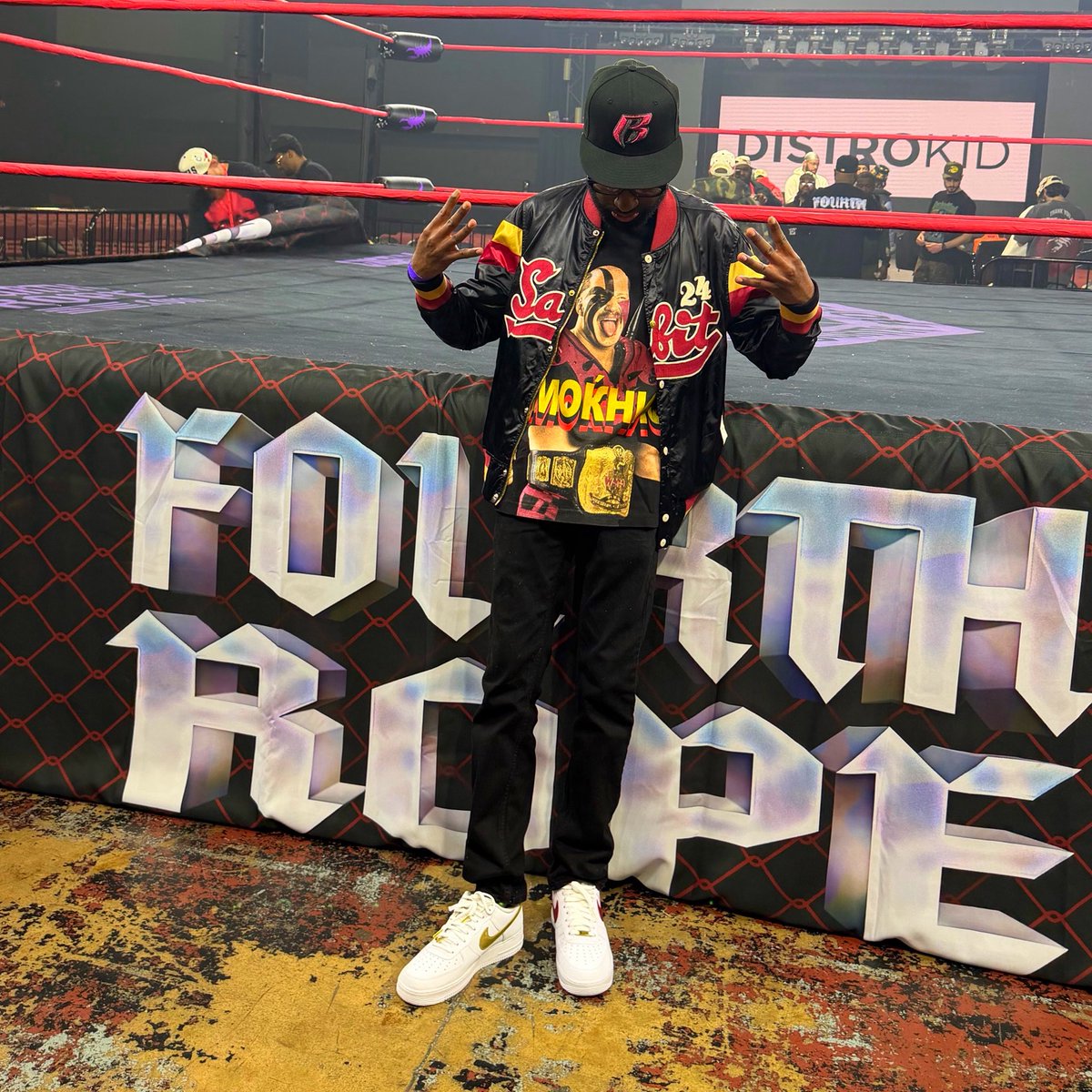 DPrime215's tweet image. March 21, 2026.

2 Locations. 2 Outfits.
21 Hrs of being THE FLYEST in the room.

NY in the AM &amp;amp; Heels Have Eyes 11 in the PM.

Hip Hop + Pro Wrestling = I DO THIS, SON.

Peace to my folks.

Full Post: instagram.com/p/DWNA0adiZYi/…

#HeelsHaveEyes #4thRope