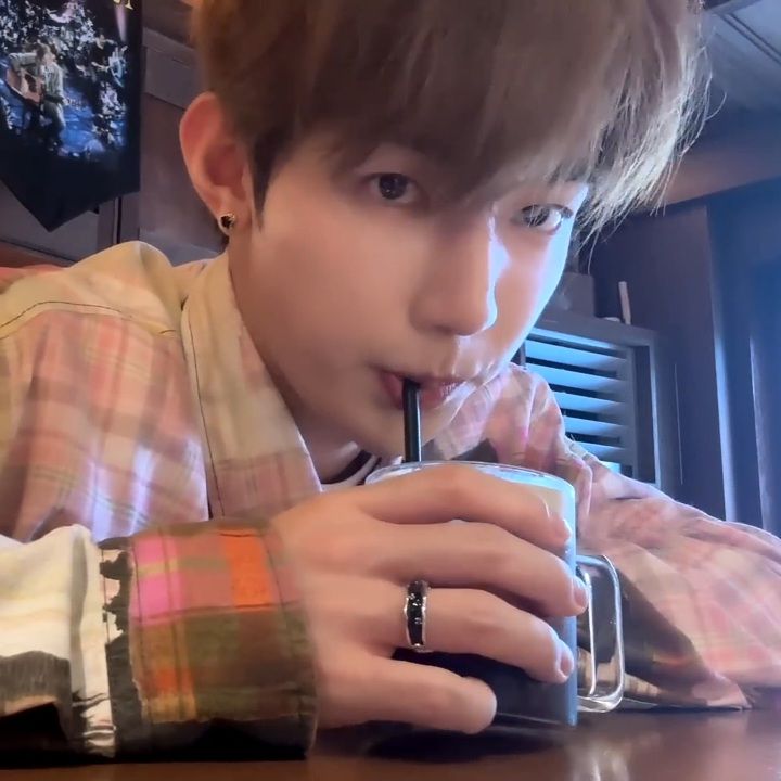 girl🤦♀️ tweet media