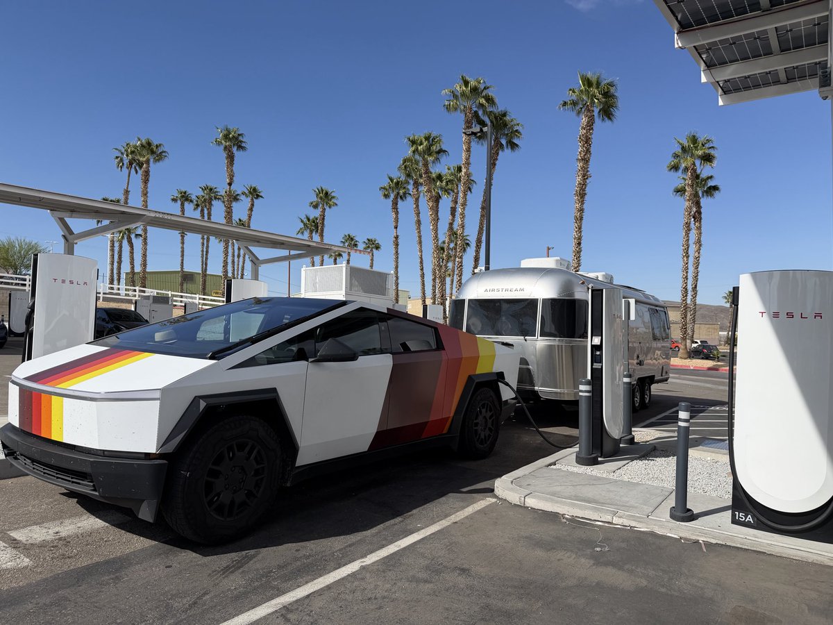 HenrieKari's tweet photo. Thank you Elon! We need more stations with this set up. Our cyber truck doing the work of a truck in Barstow CA @elonmusk https://t.co/E6eP4eRYDS