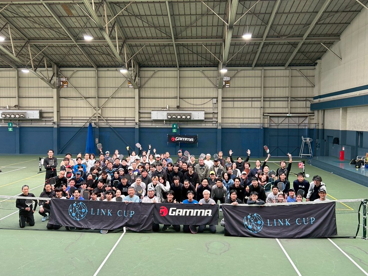 genki_line's tweet photo. この週末は弊社が主催するピックルボール（アメリカで大流行中のスポーツ）の大会を大阪で開催していました🔥

全国から約150名のプレイヤーが集まり、スポーツを通じてたくさんの交流が生まれました！
スポーツ現場、楽しい！
もっとスポーツ業界を盛り上げるためにも、今日からweb事業をどんどん伸ばしていきます🔥

ちなみに自社主催ですが、初日にシングルス種目で優勝しました🏆