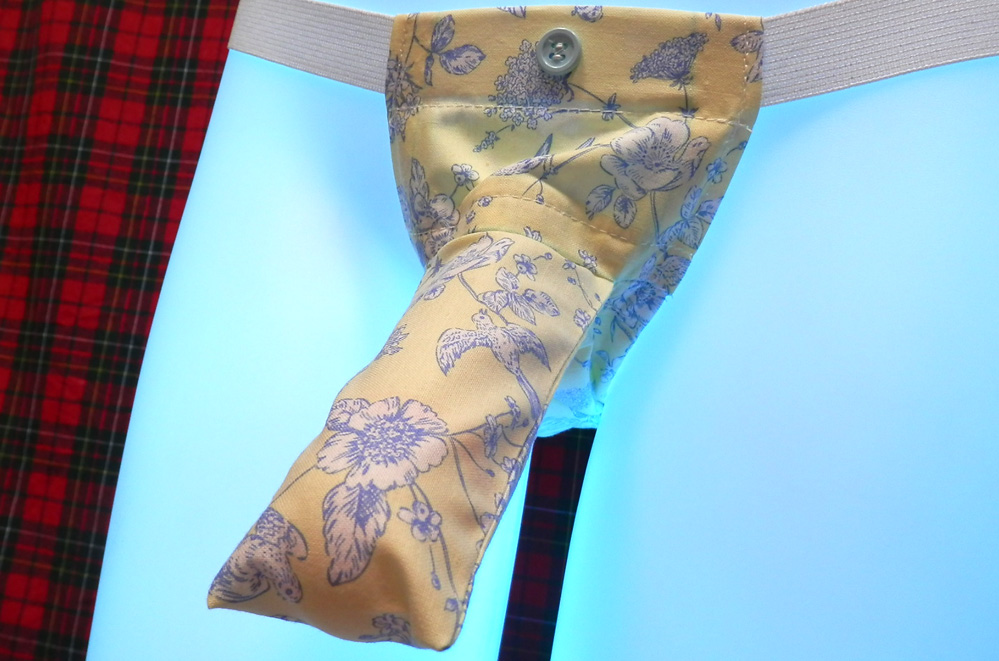 fundoshi14's tweet photo. 花���蜜を吸いに小鳥たちが集まってきました。
あなたも吸ってみたいですか？ https://t.co/5LnqTfXMJD