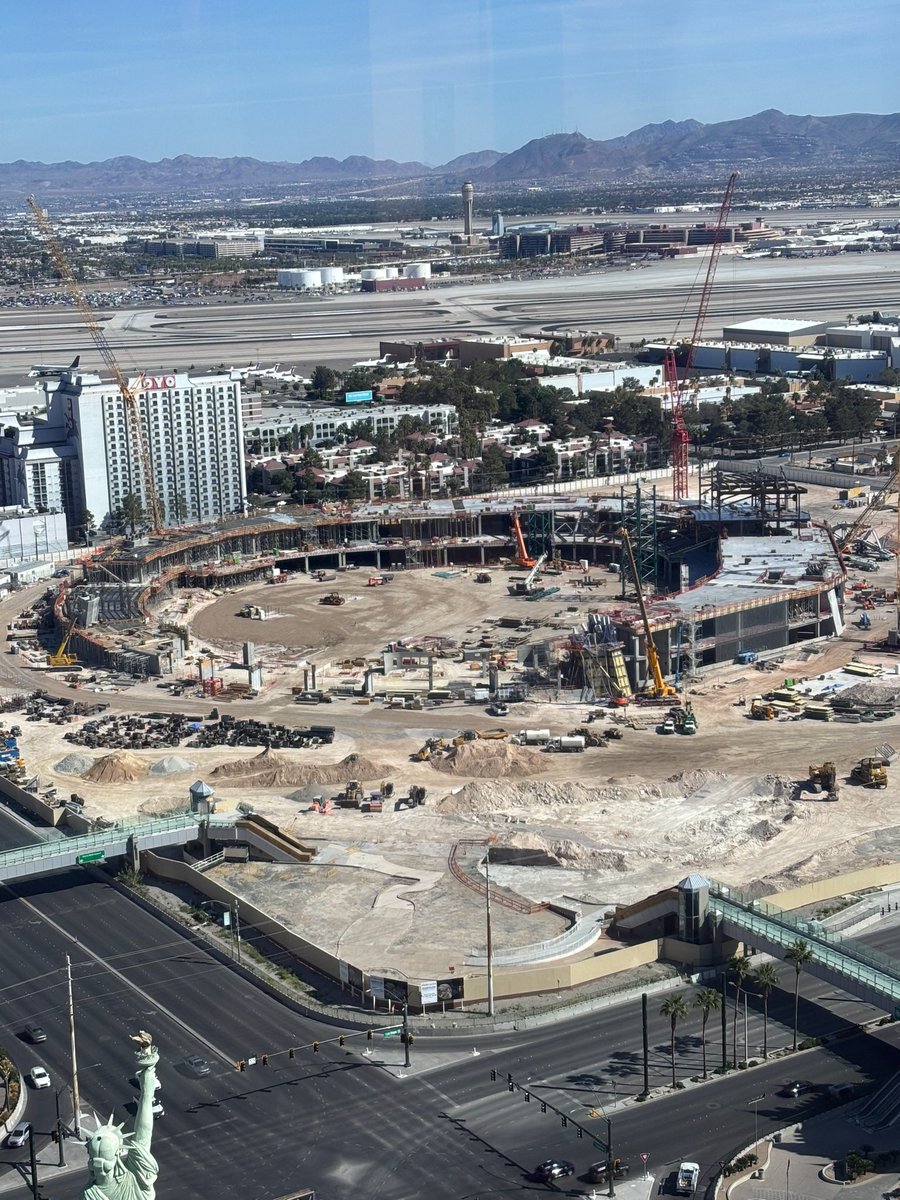 Vegas Uncomped tweet media