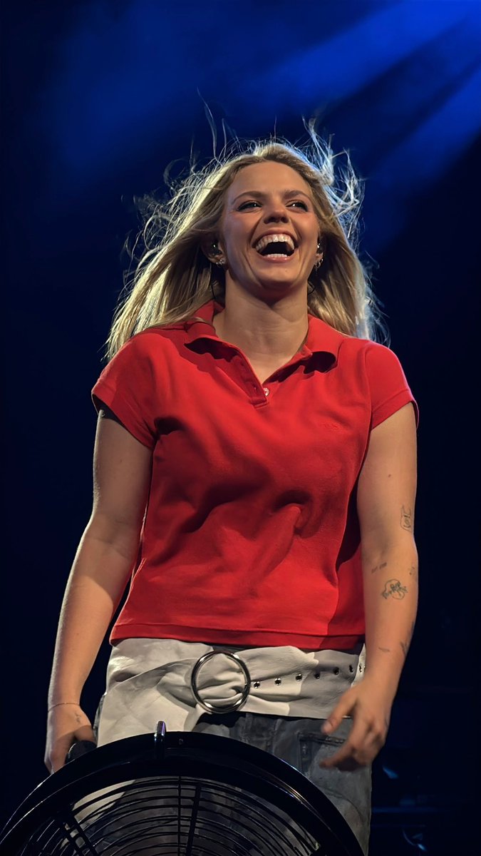 Danielle🍂 tweet media