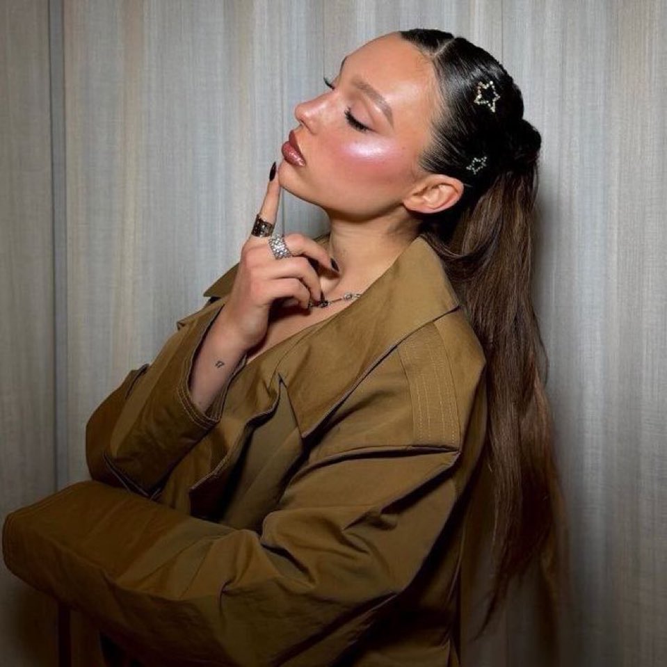 tblu56's tweet image. LA BELLEZZA della nostra attrice protagonista, nel suo primo ruolo, nel film e UNICA AUTRICE della colonna (non che suo nuovo singolo)! ✨✨

Lei la carriera se la sta costruendo da sola con sacrifico e Talento vero