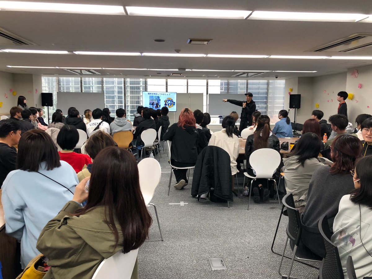 RealKeidoro's tweet photo. N高VS大人 リアルケイドロ in 名古屋 開催！

初の名古屋開催。
本当に最高の盛り上がりでした。

これまで多くのN高さんと開催してきましたが、今回は大人も加わり、総勢100名でのリアルケイドロ。
世代を超えて同じフィールドで本気になる、この空気がたまりません。

デジタルが当たり前の時代だからこそ、
顔を合わせて、考えて、協力する。
こうした横だけではなく、多くの年代と縦のつながりを生むオフライン体験の価値を改めて実感しました。

今回は新ルール
「盗まれたN高シンボルを取り戻せ！犯罪組織5名を壊滅せよ！」
というミッション形式で開催。
刑事が確保した実行犯から情報を聞き出す取り調べも実施！

誰が盗品を持っているのか？
誰を追うべきか？
駆け引きと戦略が交錯し、最後まで目が離せない展開に。

そして何より、
N高の皆さんの自分たちから楽しむ力が本当にすごい。
その姿に、毎回こちらが刺激をもらっています。

参加してくださった皆さん、本当にありがとうございました！
また一緒に、本気で遊びましょう。
今度は逃げ切ります！

次回は3月28日！埼玉県大宮で開催！

https://t.co/C68MlS5E8F