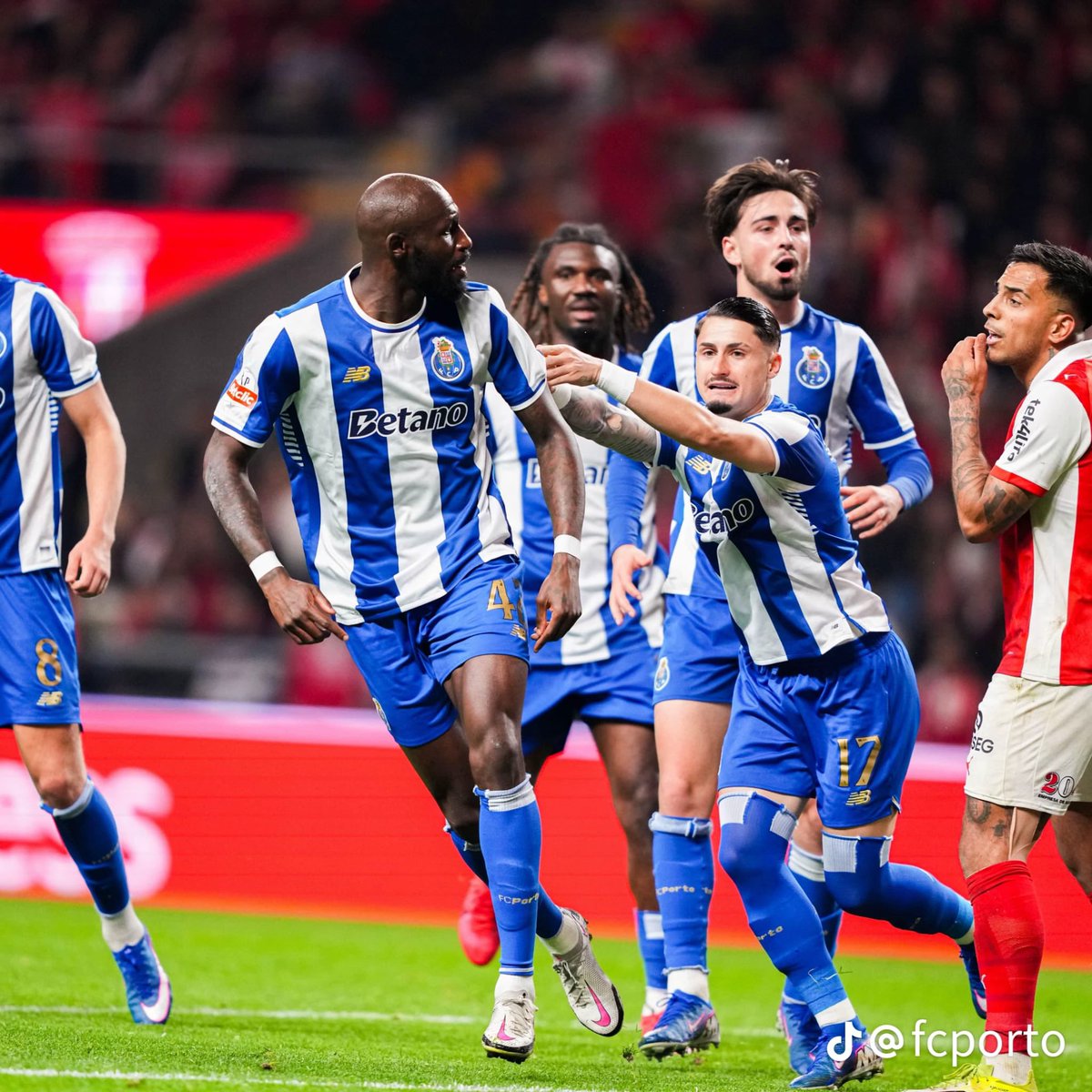 Brasão Abençoado tweet media