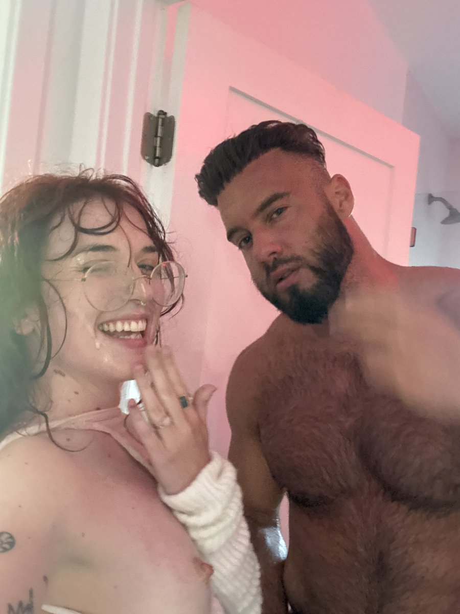 cali valentine (xbiz miami 5/11-14) tweet media