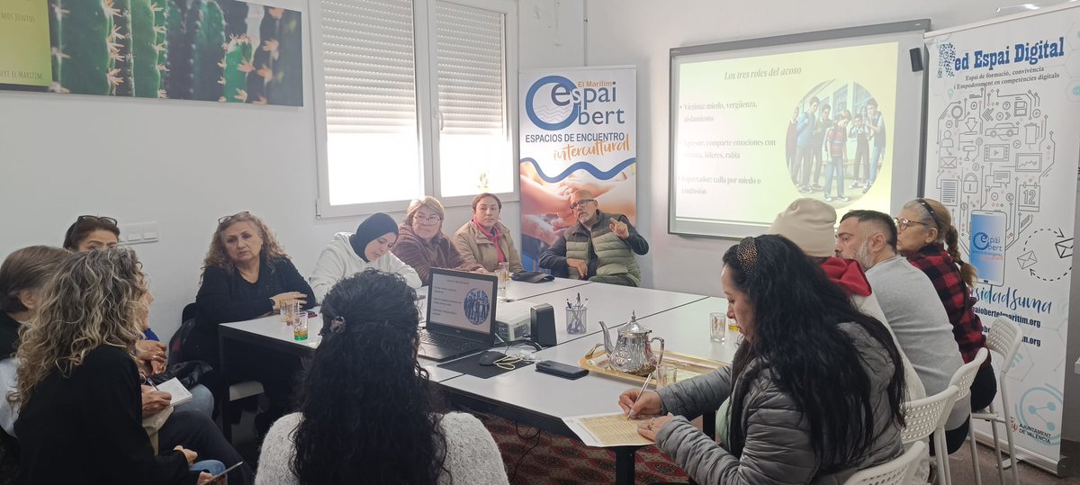 ESPAIOBERTM's tweet photo. Encuentro sobre acoso escolar en Espai Cabanyal: prevenir es clave. La violencia empieza con señales. El cambio empieza en adultos. #ValenciaInclusivaYDiversa https://t.co/eiLMrXzfnz