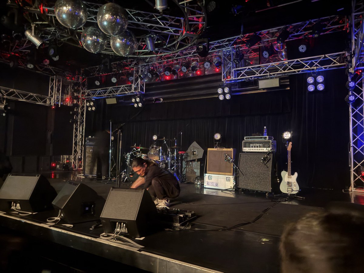 10femitamura's tweet photo. きのう手を伸ばせば届きそうで届かなくてピキーン！って全身に走った痛み。
トシロウのTシャツの背中の文字に強いメッセージを感じた一日でした✨️
少しだけど出会えた人みんなありがとう🫶
 
 #BRAHMAN https://t.co/2R7a32cpiF