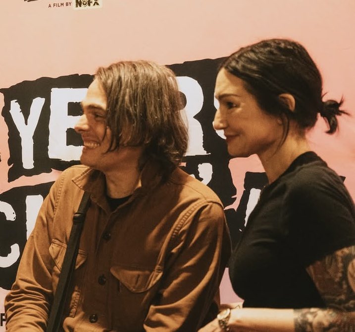 so many pics of gerard smiling with teeth I CANTT
