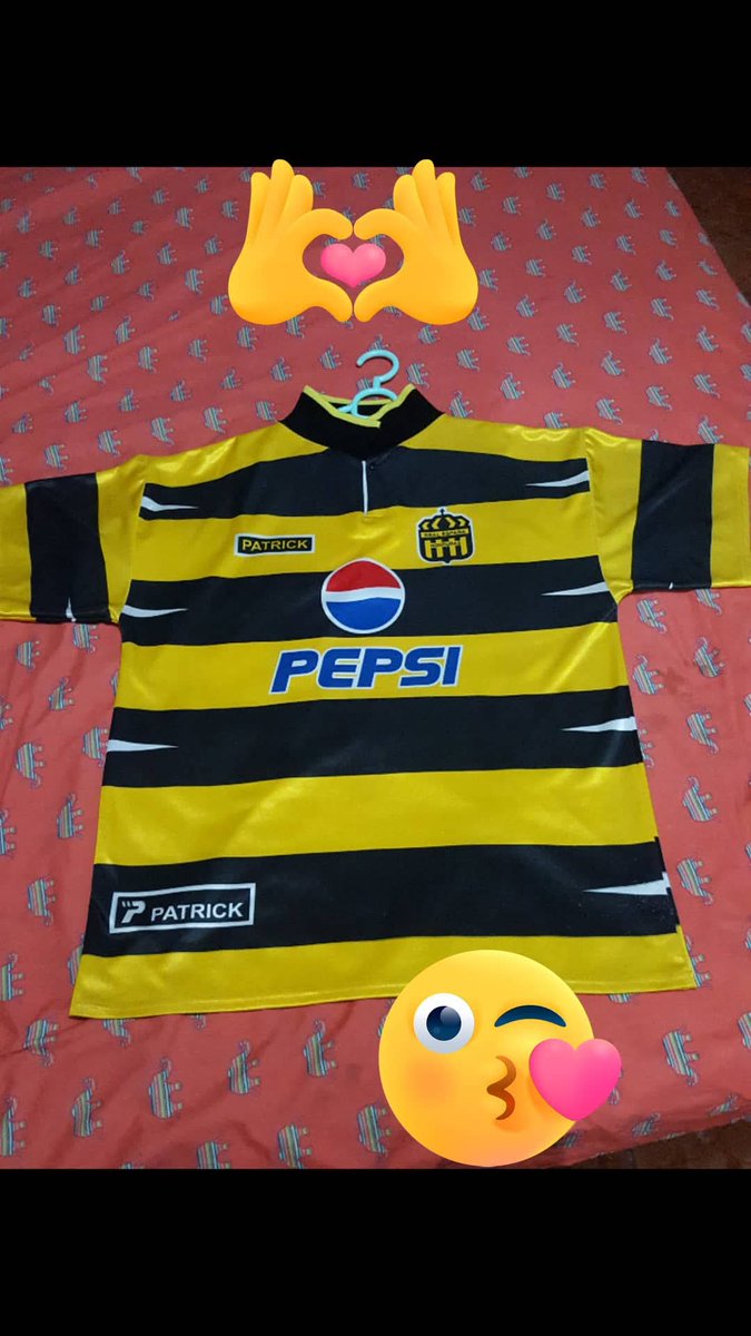 Kevinmega23's tweet photo. @DeportesTVC Hoy gana mi makina 2 a 1, acá mi camisa reliquia del año 2 mil, saludos desde Villanueva Cortes, Kevin Welchez https://t.co/k3X07PjsoP