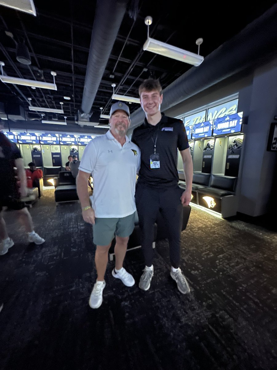 Warren Schweitzer tweet media